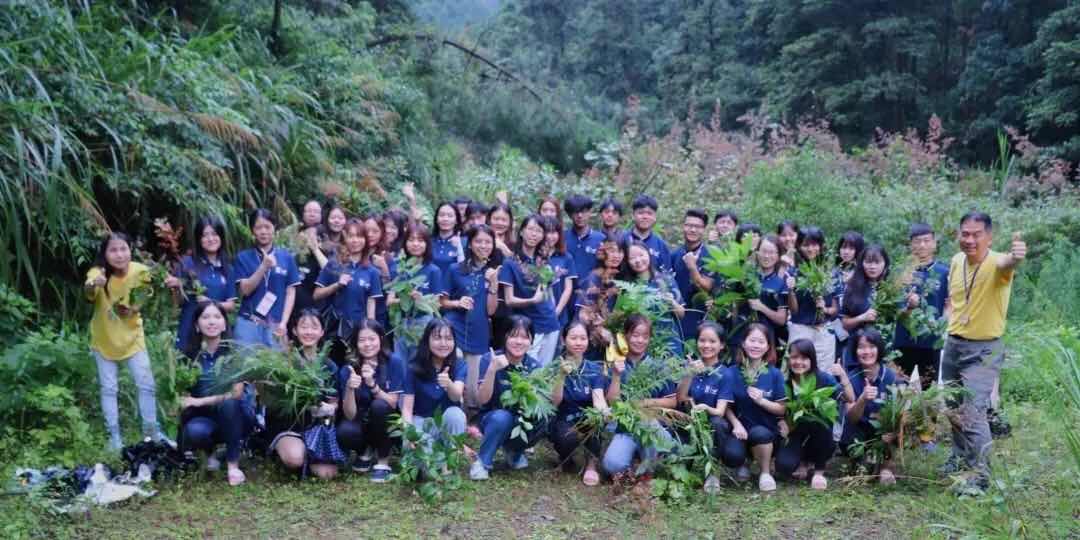 飞翔学子赴江西景德镇实践活动照 (2)
